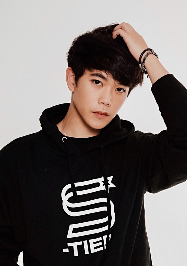 Aleks Le