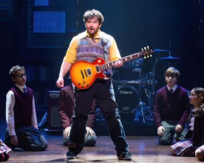 Alex Brightman — photo 24 in the Signet library