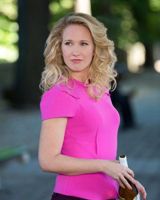 Anna Camp — photo 13 in the Signet library
