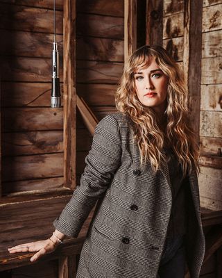 Ashley Johnson — photo 1 in the Signet library