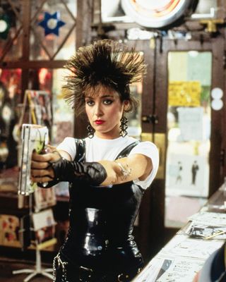Annie Potts — photo 3 in the Signet library