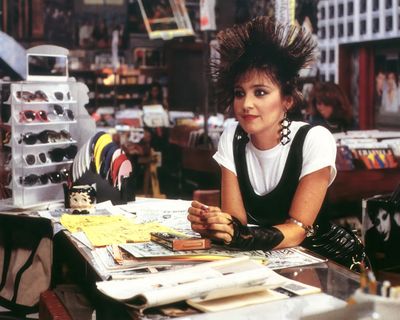 Annie Potts — photo 4 in the Signet library