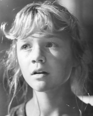 Ariana Richards — photo 5 in the Signet library