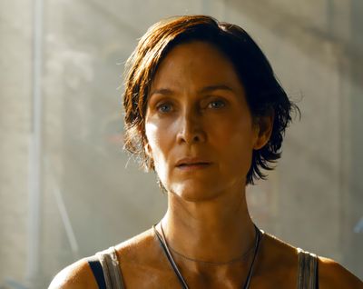 Carrie-Anne Moss — photo 4 in the Signet library