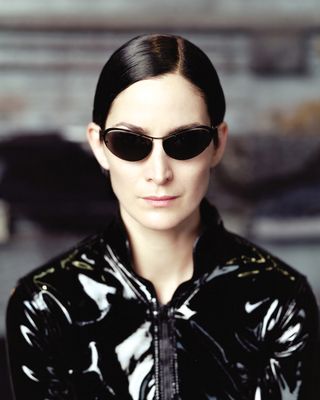 Carrie-Anne Moss — photo 6 in the Signet library