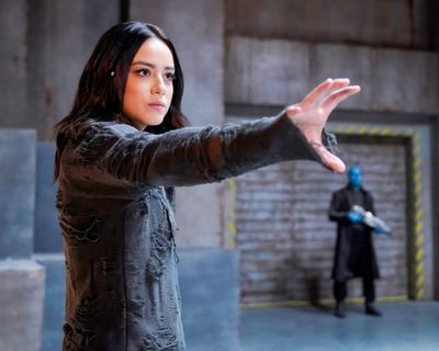 Chloe Bennet — photo 14 in the Signet library