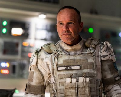 Clark Gregg — photo 9 in the Signet library