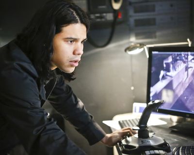 Carlos Valdes — photo 14 in the Signet library