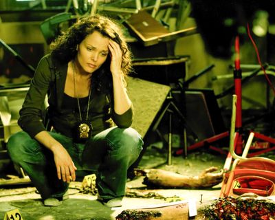Dina Meyer — photo 8 in the Signet library
