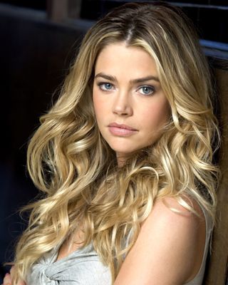 Denise Richards — photo 2 in the Signet library