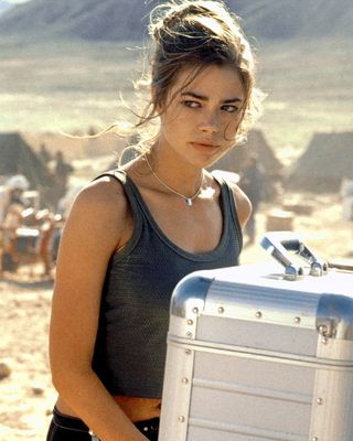 Denise Richards — photo 10 in the Signet library
