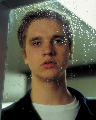 Devon Sawa — photo 2 in the Signet library