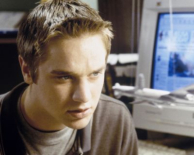 Devon Sawa — photo 4 in the Signet library