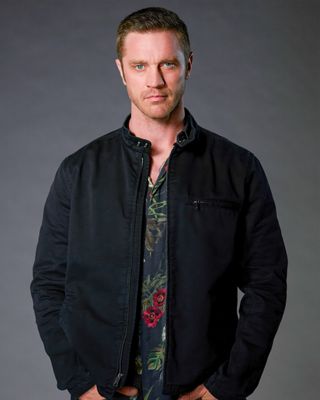 Devon Sawa — photo 17 in the Signet library