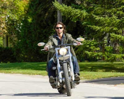 Jason Behr — photo 12 in the Signet library