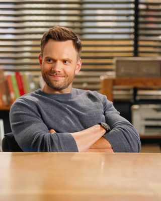 Joel McHale — photo 9 in the Signet library