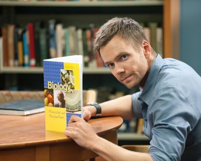 Joel McHale — photo 12 in the Signet library
