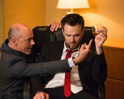 Joel McHale — photo 14 in the Signet library