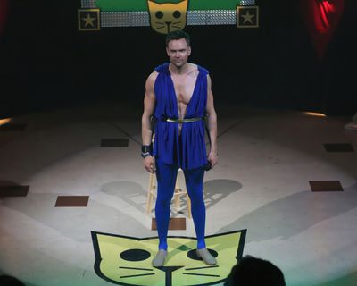 Joel McHale — photo 15 in the Signet library