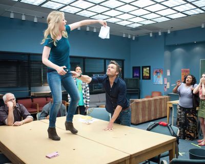 Joel McHale — photo 16 in the Signet library