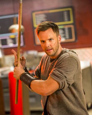 Joel McHale — photo 17 in the Signet library