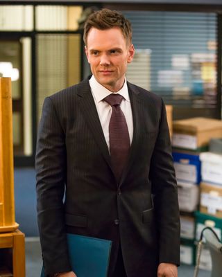 Joel McHale — photo 21 in the Signet library