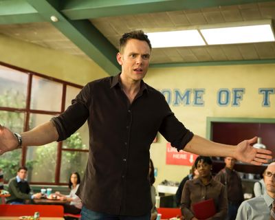Joel McHale — photo 23 in the Signet library