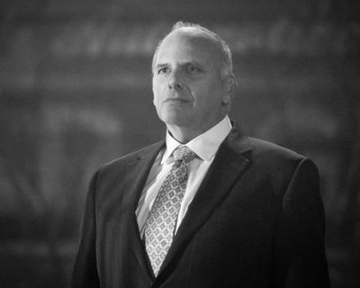 Kurt Fuller — photo 8 in the Signet library