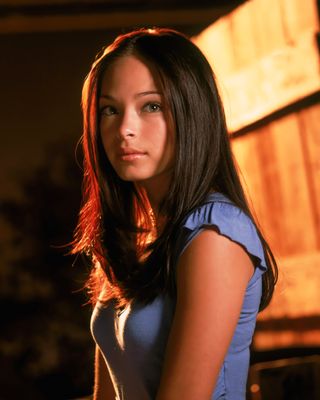 Kristin Kreuk — photo 2 in the Signet library