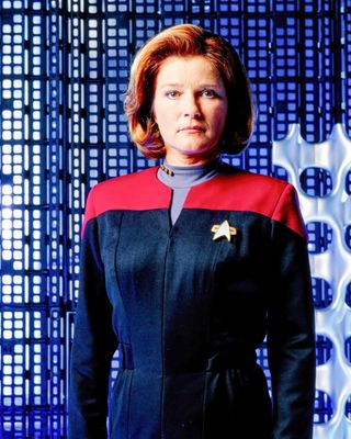 Kate Mulgrew — photo 2 in the Signet library