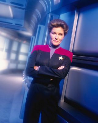 Kate Mulgrew — photo 3 in the Signet library