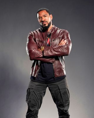 Laz Alonso — photo 1 in the Signet library