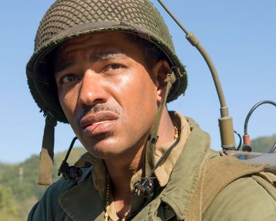 Laz Alonso — photo 11 in the Signet library