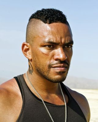 Laz Alonso — photo 14 in the Signet library