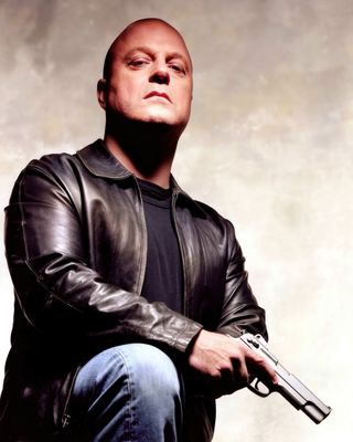 Michael Chiklis — photo 24 in the Signet library