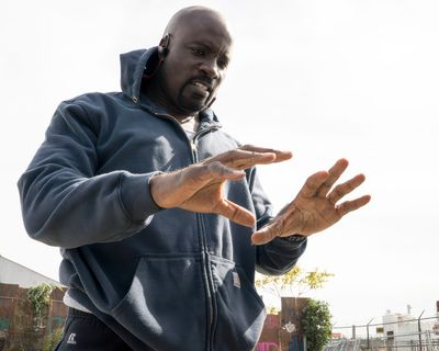 Mike Colter — photo 11 in the Signet library