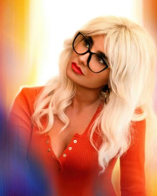 Mikaela Hoover — photo 4 in the Signet library