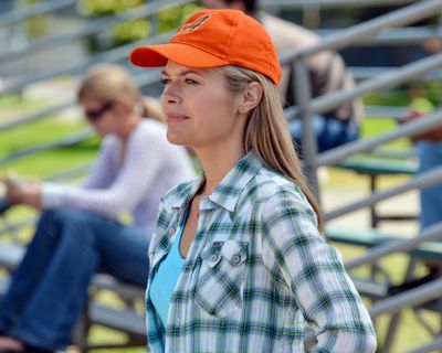 Maggie Lawson — photo 13 in the Signet library