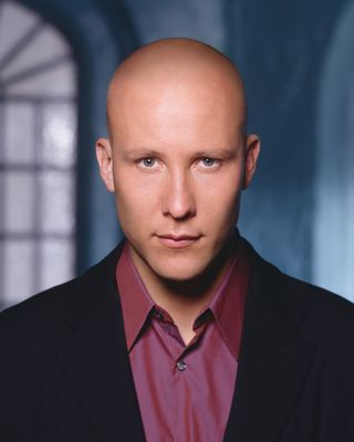 Michael Rosenbaum — photo 2 in the Signet library