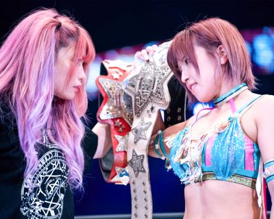 Mina Shirakawa — photo 2 in the Signet library