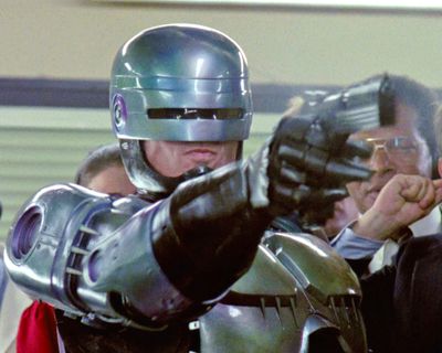 Peter Weller — photo 19 in the Signet library