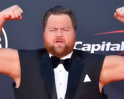 Paul Walter Hauser — photo 6 in the Signet library