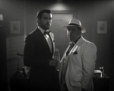 Paul Walter Hauser — photo 14 in the Signet library