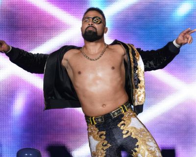 Rocky Romero — photo 2 in the Signet library