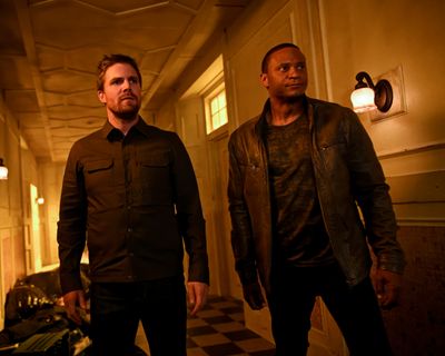 Stephen Amell — photo 9 in the Signet library