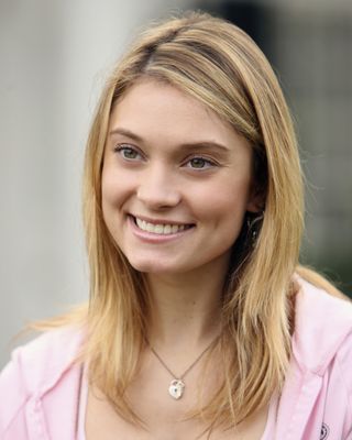 Spencer Grammer — photo 10 in the Signet library
