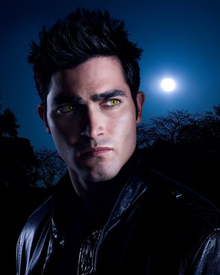 Tyler Hoechlin — photo 20 in the Signet library