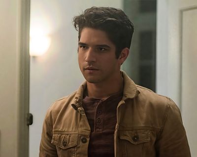 Tyler Posey — photo 1 in the Signet library