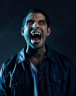 Tyler Posey — photo 3 in the Signet library