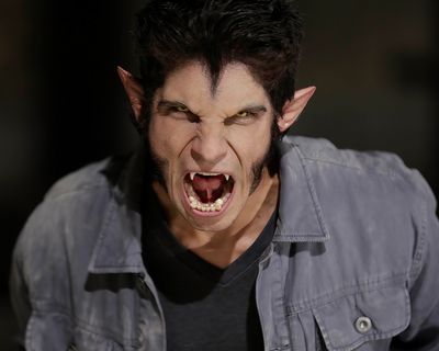 Tyler Posey — photo 4 in the Signet library